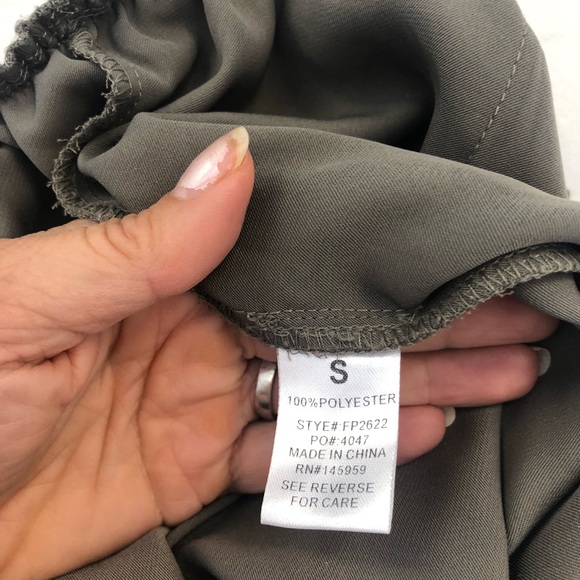 Dark khaki pantsuit. Sz sm polyester, pockets - Picture 5 of 9